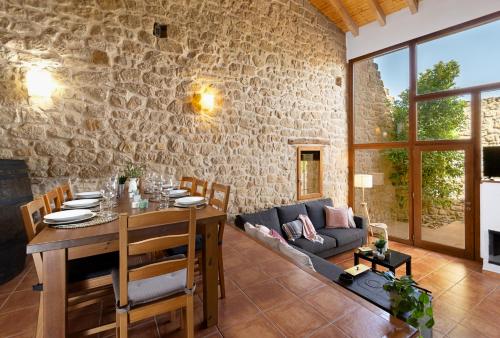 Espacioso pajar con chimenea y BBQ en el Matarraña gîte à louer Lledó