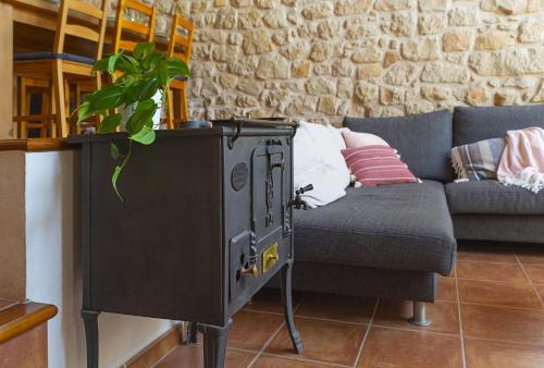 Espacioso pajar con chimenea y BBQ en el Matarraña (Espacioso pajar con chimenea y BBQ en el Matarrana) in Lledó