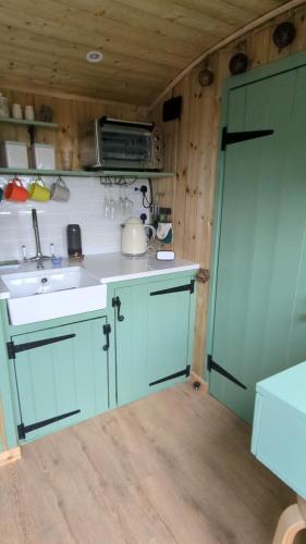 Myndy The Shepherd's Hut in Church Stretton