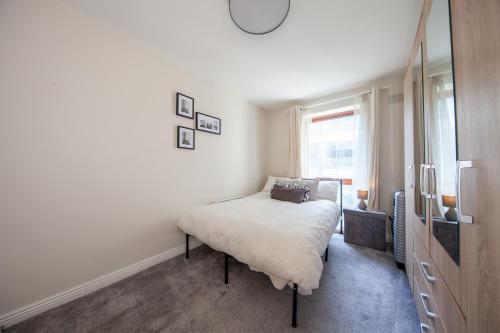 Exquisite and modern 2bed apartment in city centre - image 10