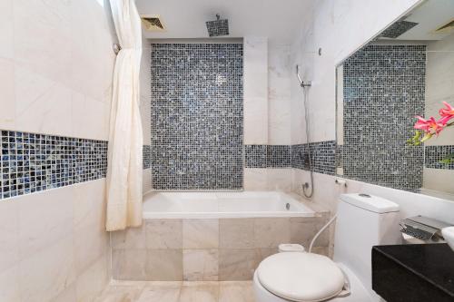 Belvilla Luxury Hotel Near SECC Formerly Sunshine Garden Hotel - 화장실