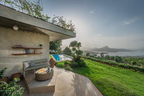 Garden, SaffronStays Swallow's Nest in Jovan