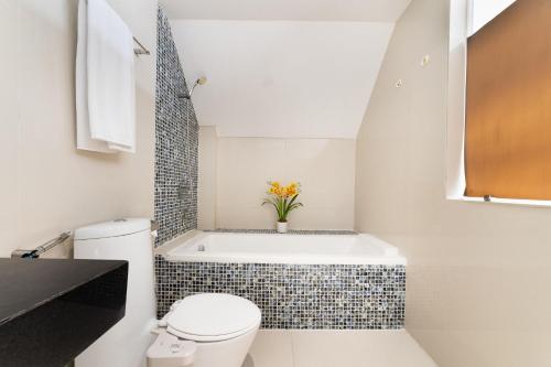 Belvilla Luxury Hotel Near SECC Formerly Sunshine Garden Hotel - 화장실