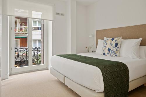 Three-Bedroom Apartment image 9