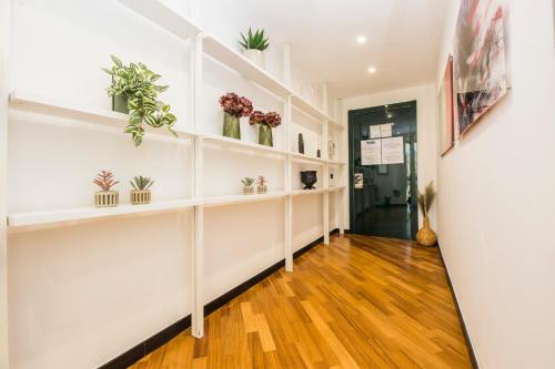 One-Bedroom Apartment image 7