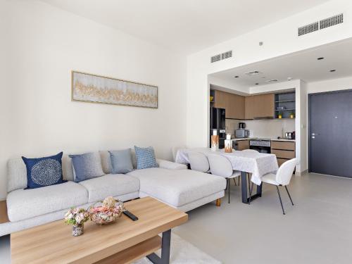 Stunning 1-Bedroom With Burj Khalifa and Fountain Views, Dubai (photo 2)