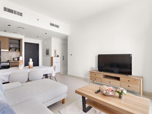 Stunning 1-Bedroom With Burj Khalifa and Fountain Views, Dubai (photo 3)