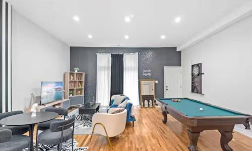 2 BD 2 BA Bucktown Safari Flat in Chicago, USA