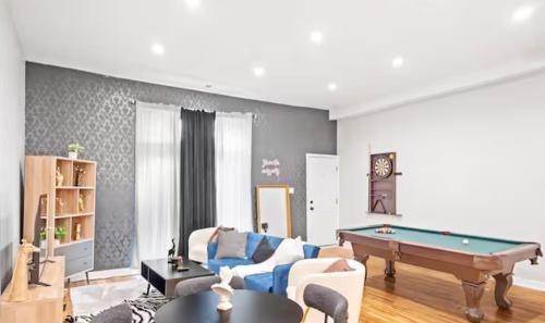 2 BD 2 BA Bucktown Safari Flat in Chicago, USA