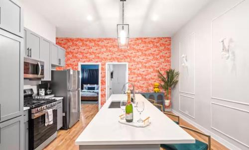2 BD 2 BA Bucktown Safari Flat in Chicago, USA