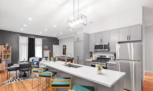 2 BD 2 BA Bucktown Safari Flat in Chicago, USA