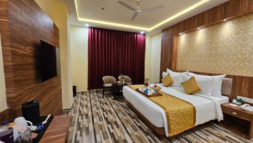 Large Single Room image 1