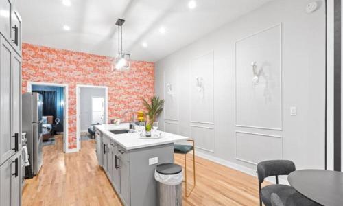 2 BD 2 BA Bucktown Safari Flat in Chicago, USA