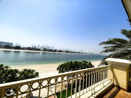 Amazing 4 bedrooms Villa private Beach and Pool In palm Jumeirah Dubai, Dubái (foto 6)