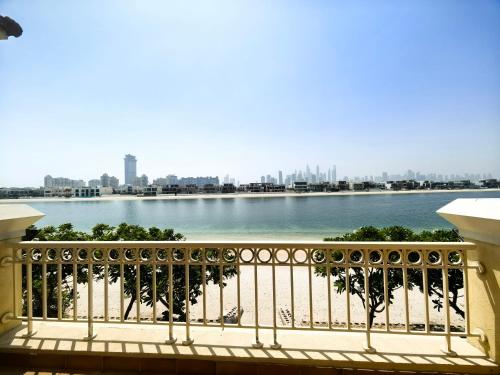 Amazing 4 bedrooms Villa private Beach and Pool In palm Jumeirah Dubai, Dubái (foto 7)
