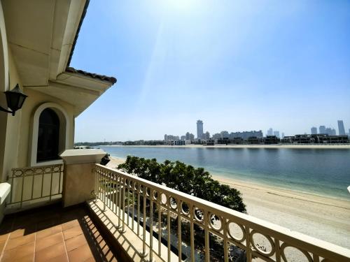 Amazing 4 bedrooms Villa private Beach and Pool In palm Jumeirah Dubai, Dubái (foto 10)