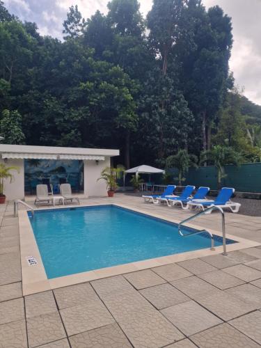 הסביבה הקרובה, Amazon Villas in סאופרייר