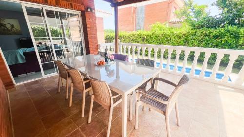 Casa grande con piscina para familias