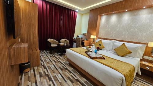 King Room image 3