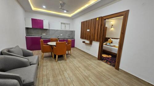 Deluxe Family Room image 4