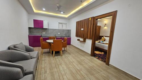 Deluxe Family Room image 2