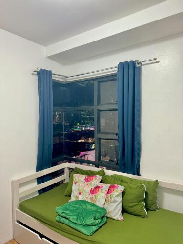 2BR w Balcony in Araneta, Cubao w Pool and Gym - Porto Vita, Manila (photo 3)