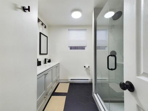 Chic Modern Comfort in Chicago in Chicago, USA