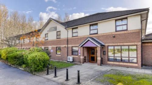 Modern Ensuite in Wilson Road, Tarbock, Liverpool in ฮายทัน