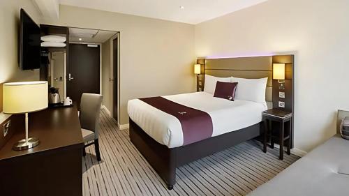 Modern Ensuite in Wilson Road, Tarbock, Liverpool in ฮายทัน