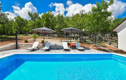 Peldbaseins, Pet Friendly Home In Drum in Drum
