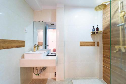 Dancenter Joy Inn Hotel Tan Binh Near Tan Son Nhat Airport - 화장실
