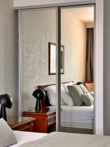 Double or Twin Room with Sea View image 8