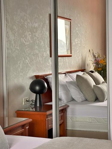 Double or Twin Room with Sea View image 9