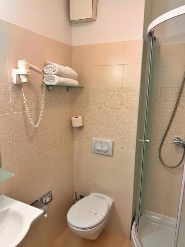 Double or Twin Room with Sea View image 4