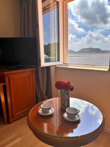 Double or Twin Room with Sea View image 6