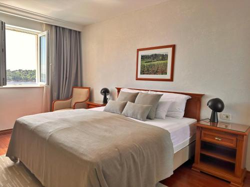 Double or Twin Room with Sea View image 10