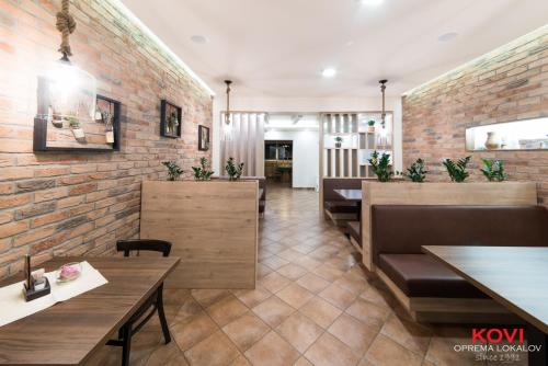 Restaurante, Gostilna s prenočišči Pri Janezu (Gostilna s prenocisci Pri Janezu) in Dobrna