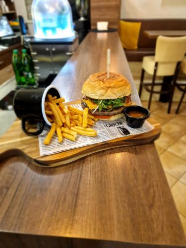 Restaurante, Gostilna s prenočišči Pri Janezu (Gostilna s prenocisci Pri Janezu) in Dobrna