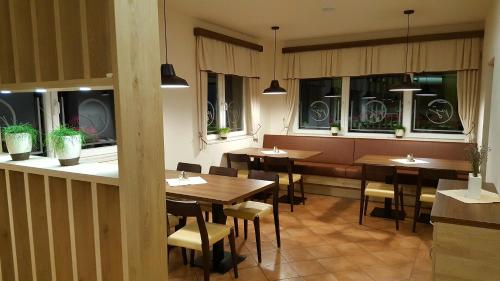 Restaurante, Gostilna s prenočišči Pri Janezu (Gostilna s prenocisci Pri Janezu) in Dobrna