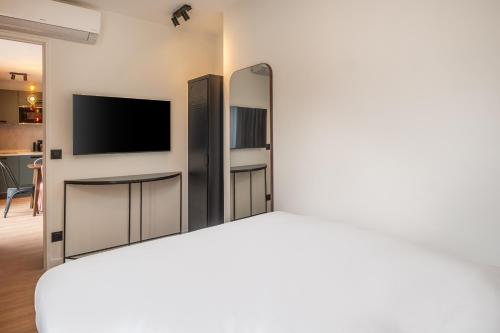 Montmartre Paris Suite - image 8