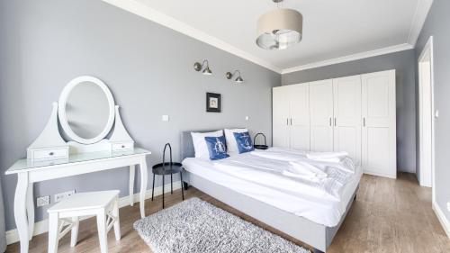 One-Bedroom Apartment image 10