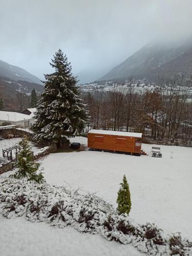 Apkārtne, La roulotte de Marie in Saint-Leger (Rhone-Alpes)