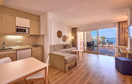 Universal Aparthotel Don Camilo in Andratx / Camp de Mar