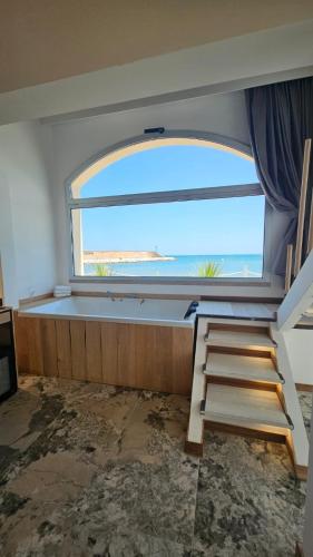 Suite, superior, vista sul mare