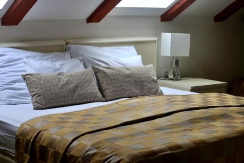 Economy Double Room image 3