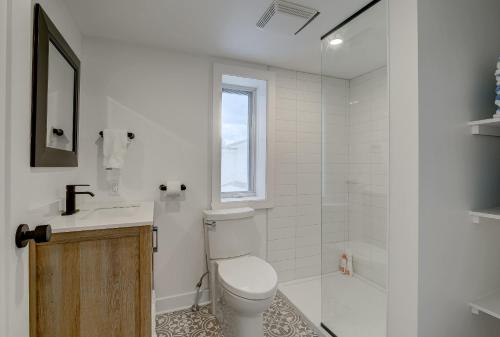 room with shared bathrooms 883 Shefford in 布羅蒙