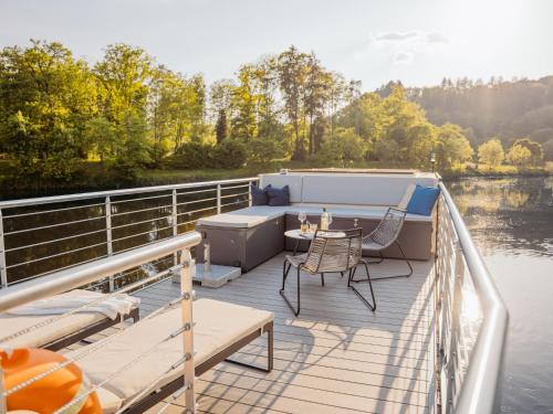 Holiday Home Floating Home-Hausboot in Mettlach Hafen by Interhome in Mettlach