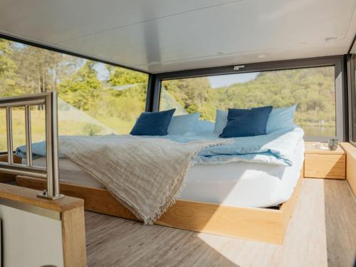 Holiday Home Floating Home-Hausboot in Mettlach Hafen by Interhome in Mettlach