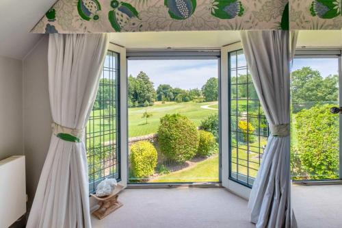 Hills End Cottage in Sunningdale