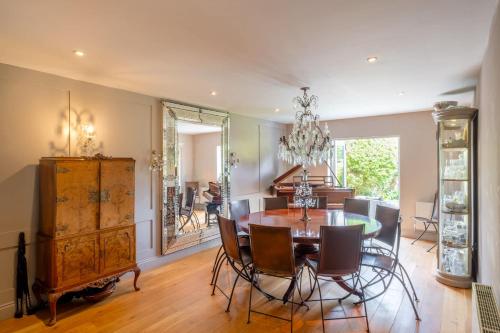 Hills End Cottage in Sunningdale